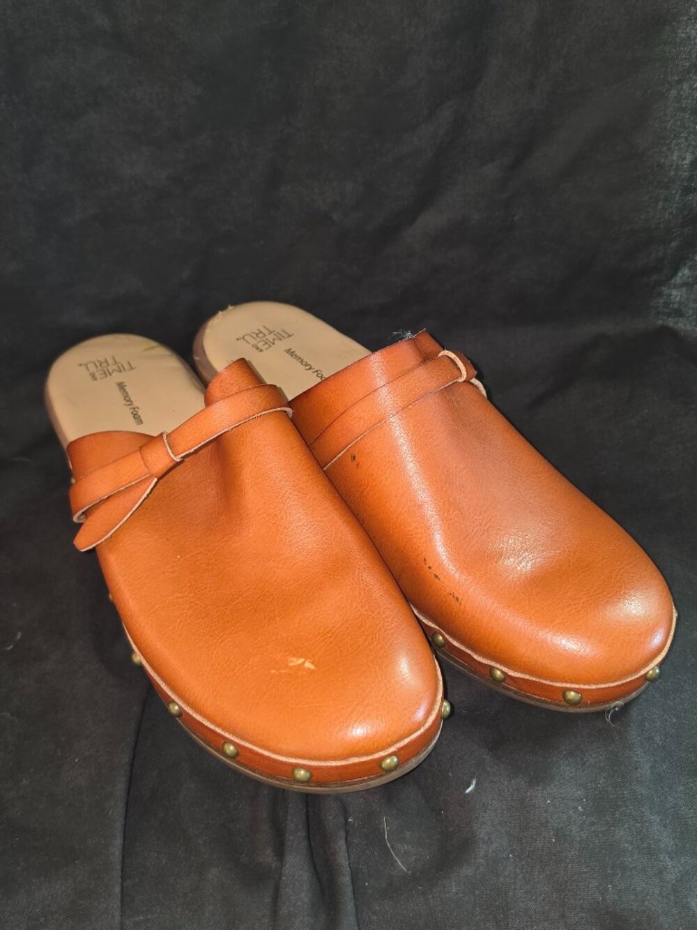 BROWN CLOGS